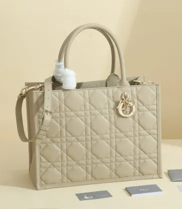 D-ior Lady D - Lite Bag in Beige Quilted Leather With Iconic Charm for Timeless Elegance #A50088 D-ior Lady D - Lite Bag in Beige Quilted Leather With Iconic Charm for Timeless Elegance #A50088