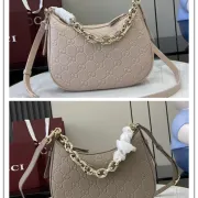 Gucci Embossed GG Shoulder Bags In Dual Neutral Tones With Chain Straps size:25.5×20×5cm #A53841 Gucci Embossed GG Shoulder Bags In Dual Neutral Tones With Chain Straps size:25.5×20×5cm #A53841