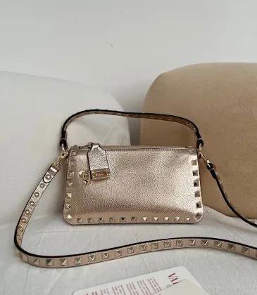 Valentino Garavani Rockstud Metallic Leather Crossbody Bag 19×13×7cm #A65015 Valentino Garavani Rockstud Metallic Leather Crossbody Bag 19×13×7cm #A65015