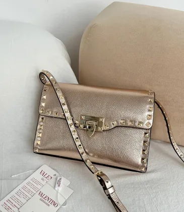 Valentino Rockstud Metallic Leather Envelope Crossbody Bag 22.5×5×16cm #A65019 Valentino Rockstud Metallic Leather Envelope Crossbody Bag 22.5×5×16cm #A65019