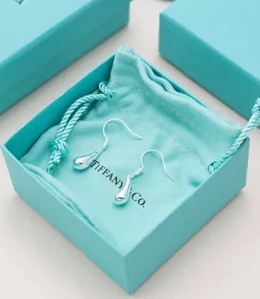 Tiffany Designer Style earrings and original box #A65182 Tiffany Designer Style earrings and original box #A65182