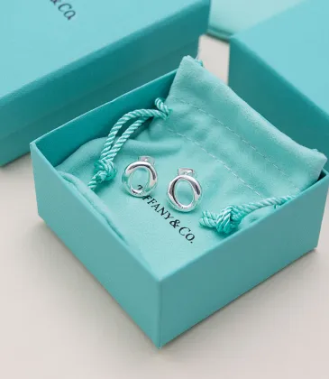 Tiffany Designer Style earrings and original box #A65187 Tiffany Designer Style earrings and original box #A65187