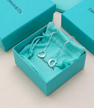Tiffany Designer Style earrings and original box #A65188 Tiffany Designer Style earrings and original box #A65188