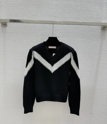 Valentino Women's Knitted Sweater Bold Black   White Chevron V   Neck Design for Luxury Fashion Enthusiasts #A56288